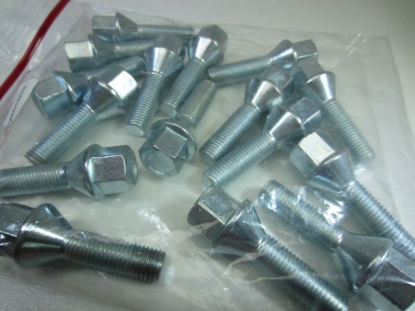 Set 16 lange Radschrauben Fiat Grande punto -NEU-