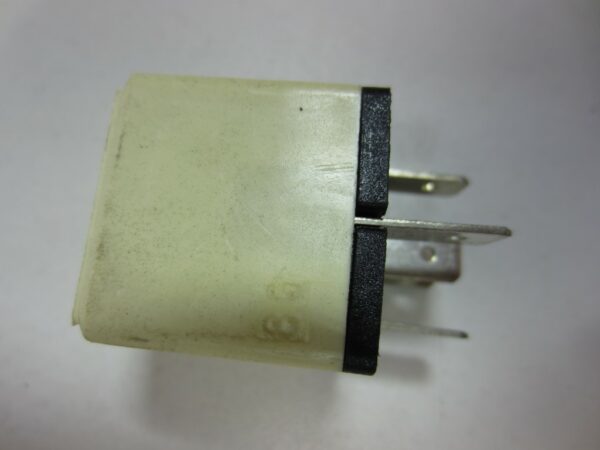 Relay white 5-pole 25A for a.o. Radiator fan Lancia Delta Integrale NOS - Image 3