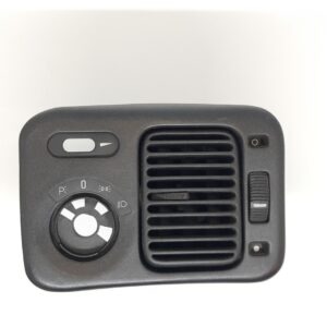 Griglia di ventilazione sinistra e interruttore della luce del telaio Lancia Kappa