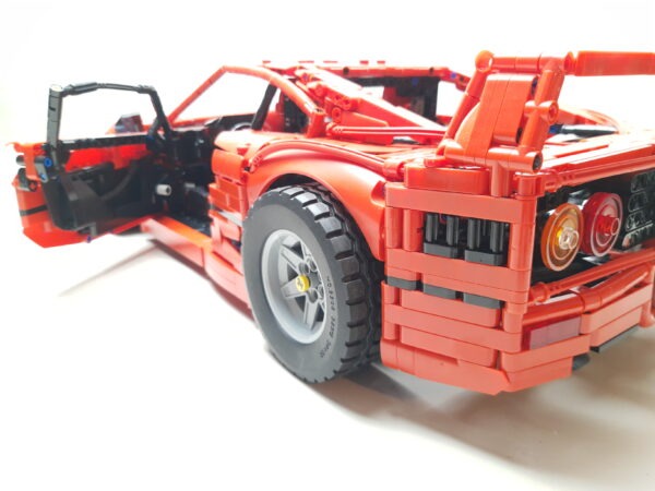 Set di costruzioni MOC Ferrari F40 in mattoni in scala 1:8 - immagine 2