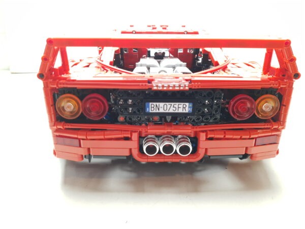 Set di costruzioni MOC Ferrari F40 in mattoni in scala 1:8 - immagine 12