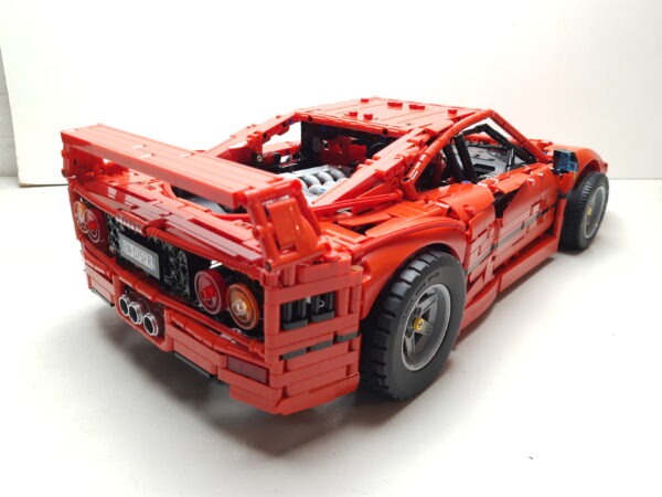 Set di costruzioni MOC Ferrari F40 in mattoni in scala 1:8 - immagine 13