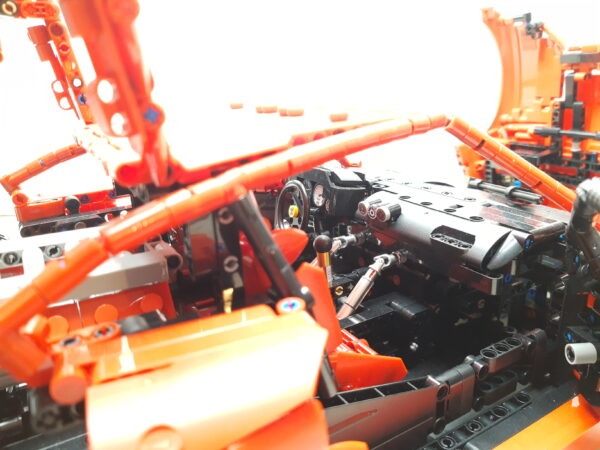 Set di costruzioni MOC Ferrari F40 in mattoni in scala 1:8 - immagine 16