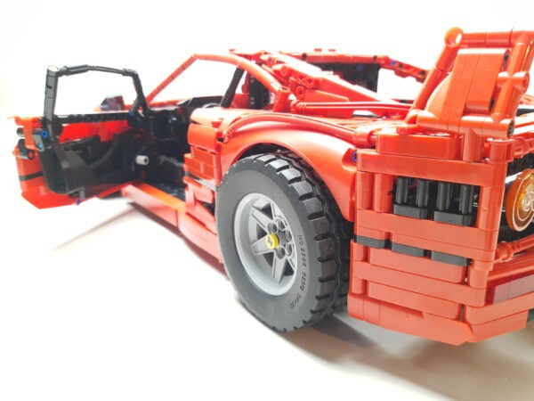 Set di costruzioni MOC Ferrari F40 in mattoni in scala 1:8 - immagine 20