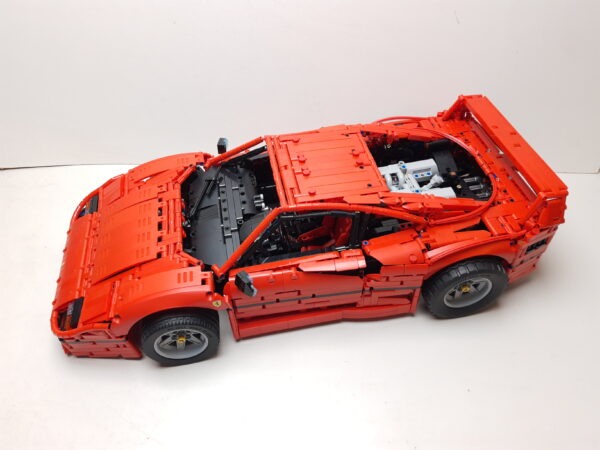 Set di costruzioni MOC Ferrari F40 in mattoni in scala 1:8 - immagine 3