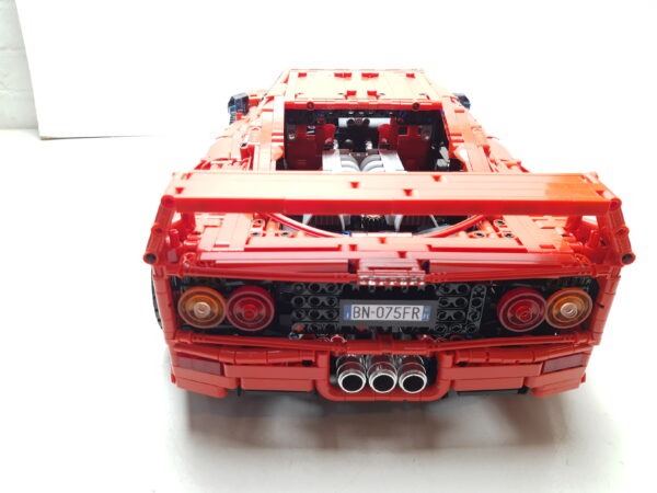 Set di costruzioni MOC Ferrari F40 in mattoni in scala 1:8 - immagine 21