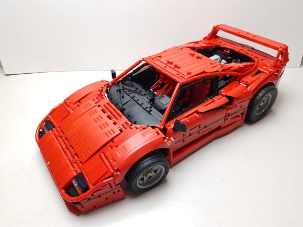 Set di costruzioni MOC Ferrari F40 in mattoni in scala 1:8