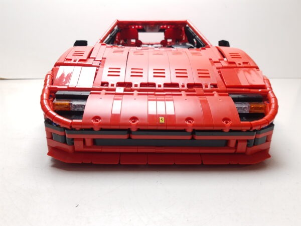 Set di costruzioni MOC Ferrari F40 in mattoni in scala 1:8 - immagine 8