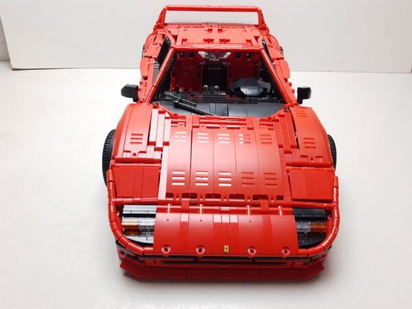 Set di costruzioni MOC Ferrari F40 in mattoni in scala 1:8 - immagine 9