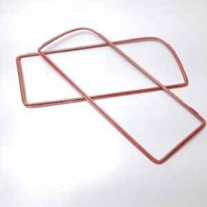 Bordure rouge de la calandre de la Lancia Delta Integrale EVO