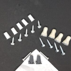 Jeu de vis et de chevilles pour le montage du garde-boue de la Lancia Delta HF Integrale, 22 pièces