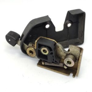 Fixation de siège arrière droite avec cache Fiat Panda Lancia Delta 82429843